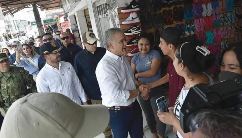 Presidente Duque en Carepa, dialoga con comerciantes.