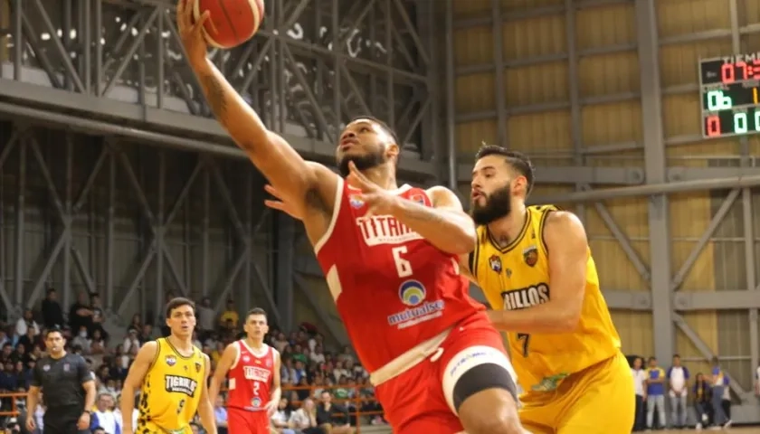 Titanes de Barranquilla siempre a la ofensiva.