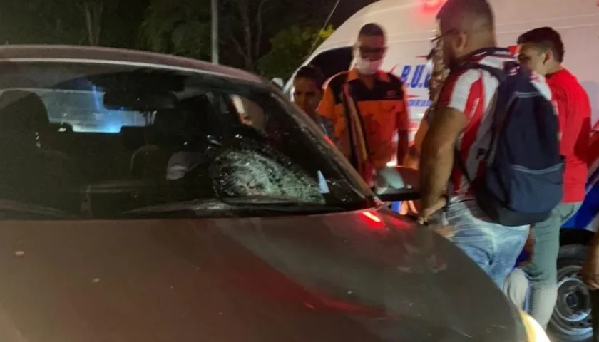 Carro involucrado en accidente de tránsito.