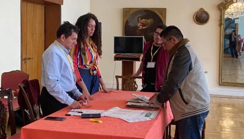 Colombianos votando en Moscú.