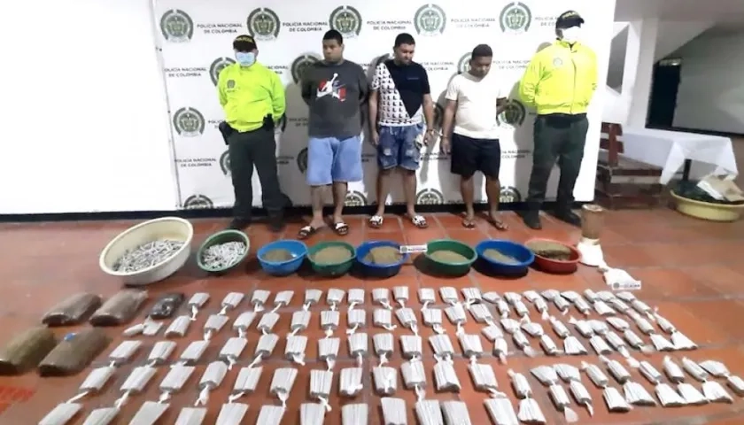 Los tres capturados.