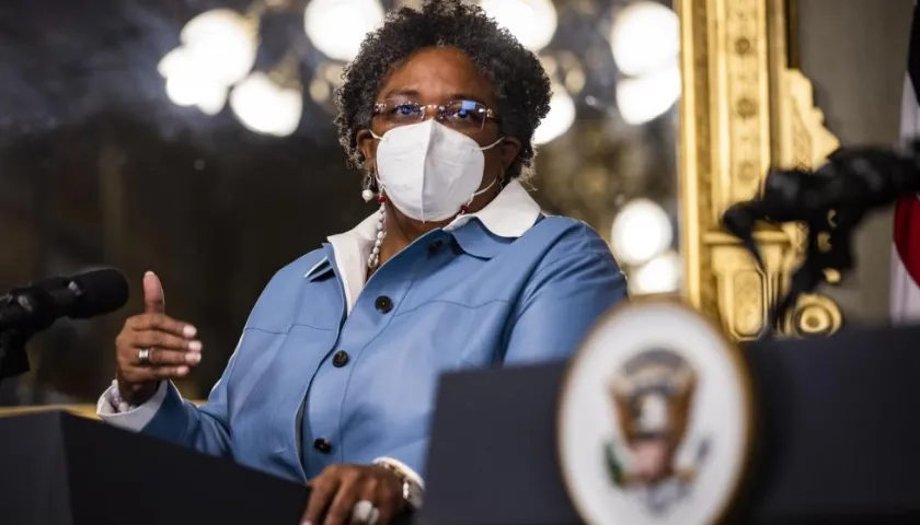 La primera ministra de Barbados, Mia Mottley, dio positivo tras la visita del FMI