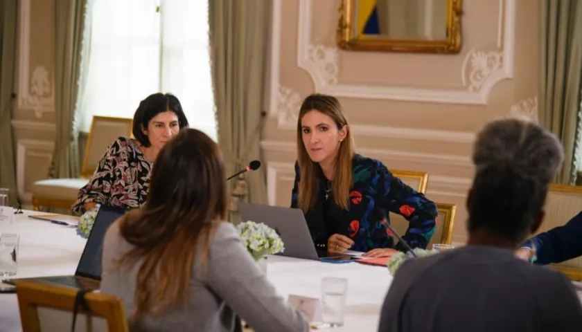 La jefa de Gabinete, María Paula Correa, en la reunión de las comisiones de empalme este viernes.