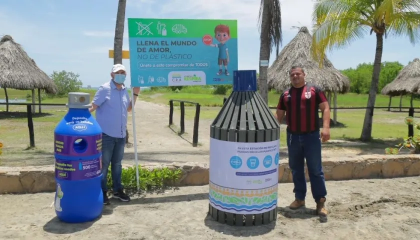 Instalación de 'tragaplasticos' y vallas. 