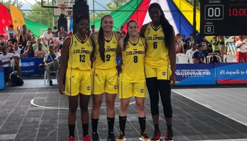 Isabel Cristina Rodríguez Hinestroza, Wendy Julieth Coy Hernández, Carolina López Correa y Yuliany Paz Perea, jugadoras de Colombia.