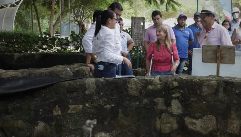 Gobernadora Elsa Noguera en su visita a Usiacurí. 