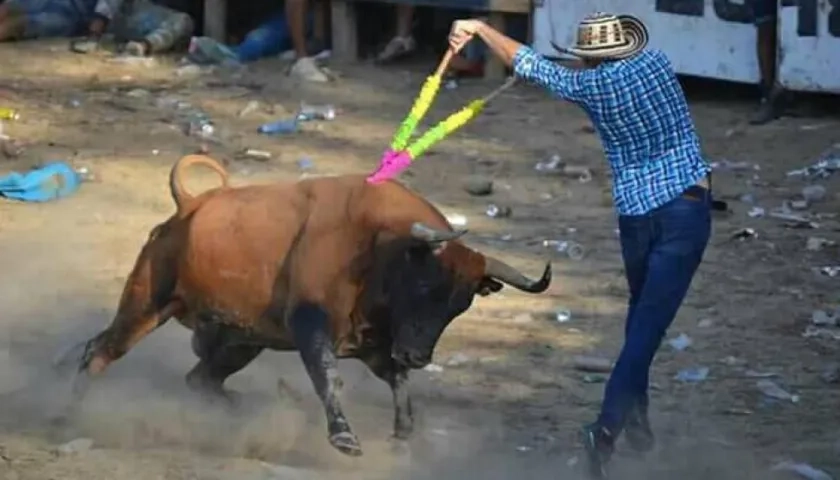 Banderillero en plena faena.