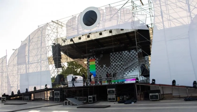 Escenario en la plaza Alfonso López.