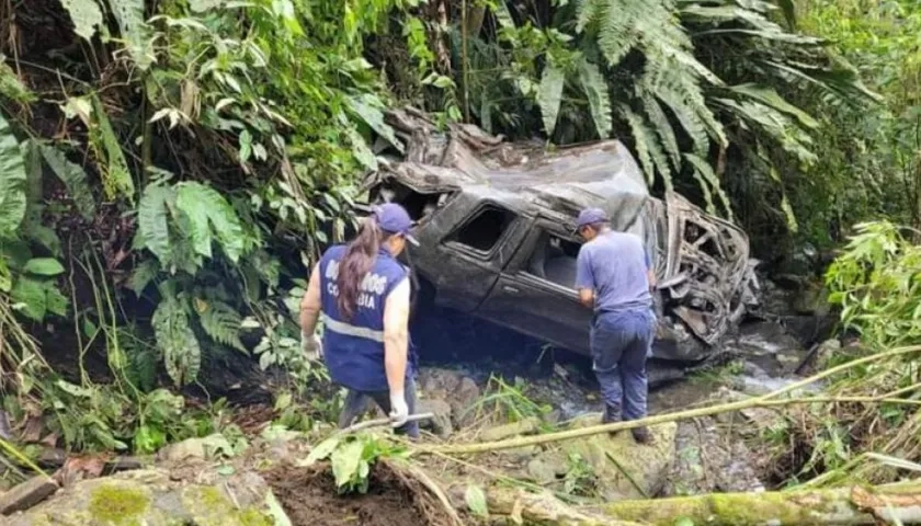 Tragedia vial en Caldas, vehículo cayó a abismo de 128 metros: 2 muertos