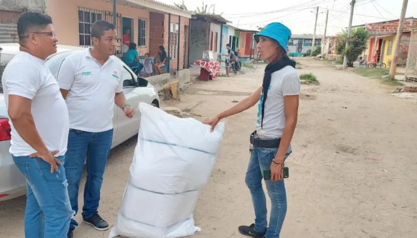 Sacos para atender creciente del Río, en Mesolandia.