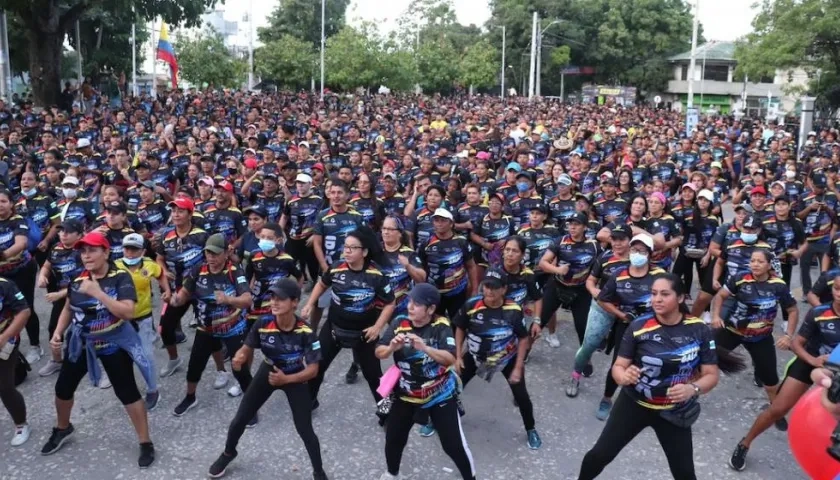 El numeroso grupo de participantes.