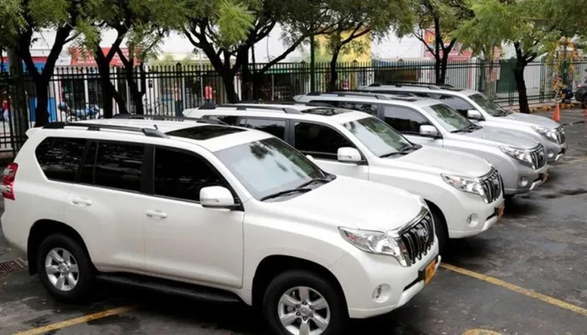 Camionetas blindadas de la Unidad Nacional de Protección