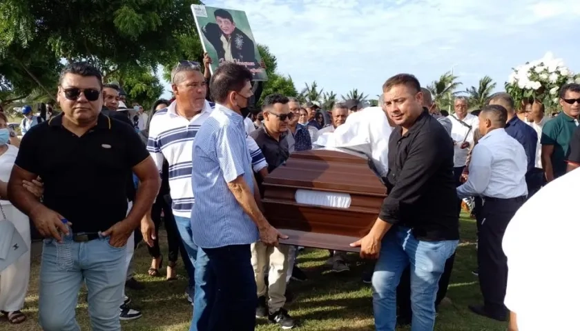 Multitudinaria despedida a José Vásquez, 'Quévaz'