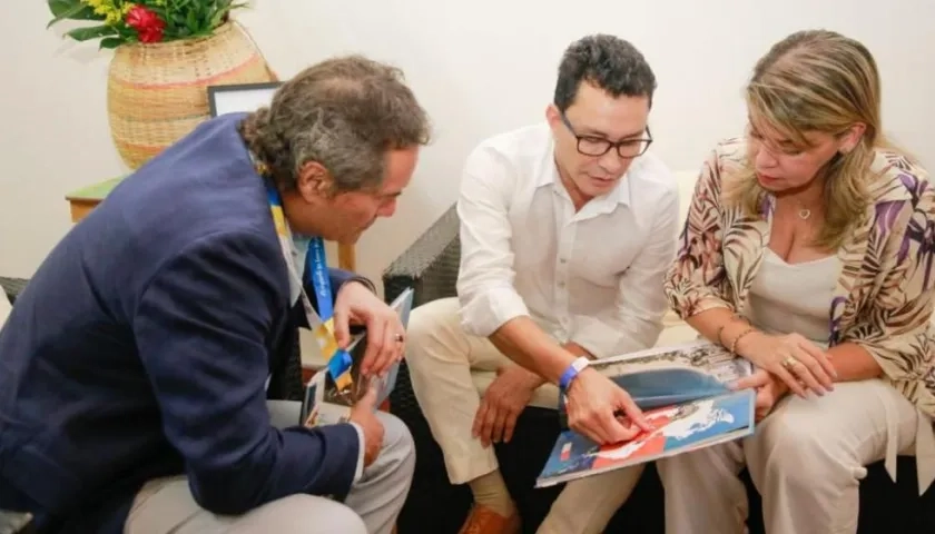 Neven Illic, Carlos Caicedo y Virna Jonhson. 