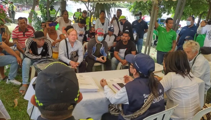 Reunión previa al desalojo programado.