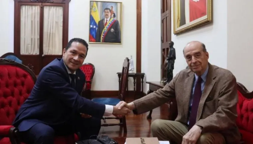 El Canciller de Venezuela, Carlos Faría, y el designado Ministro de Relaciones Exteriores de Colombia, Álvaro Leyva, en el encuentro de este jueves.