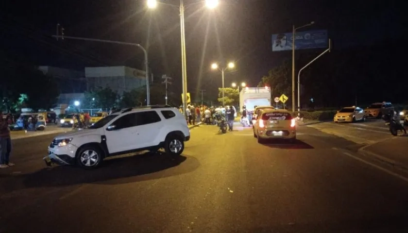 Uno de los vehículos particulares involucrados en el accidente de esta madrugada.