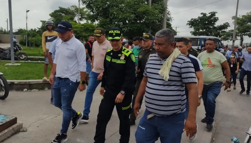 Coronel Jorge Urquijo, reunido con los conductores de bus.