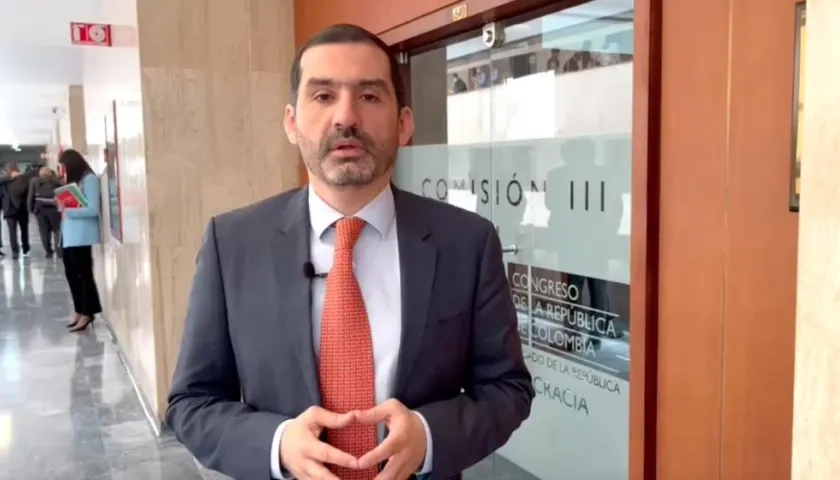 Juan Carlos Gómez, Jefe Oficina de Servicios Públicos.