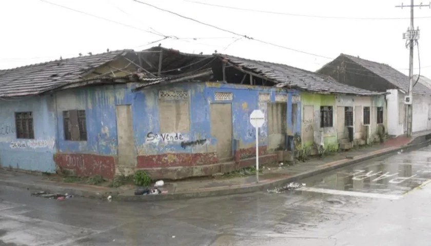 Cinco tiendas cerradas en cuatro cuadras