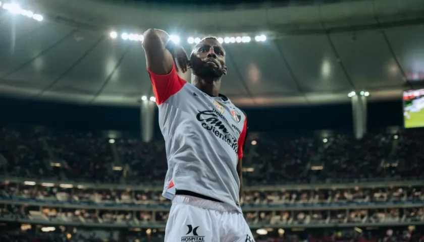 Julián Quiñones, delantero colombiano. 