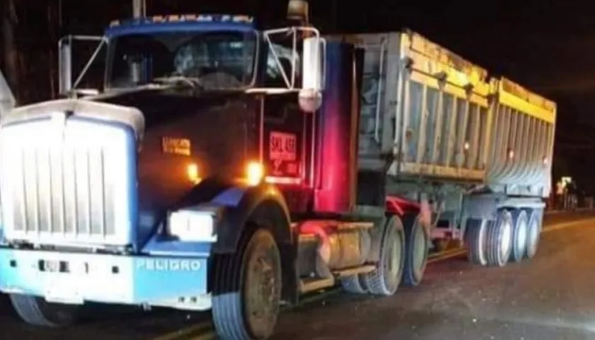 Este es el tractocamión implicado en el accidente de anoche en Campeche, Baranoa.