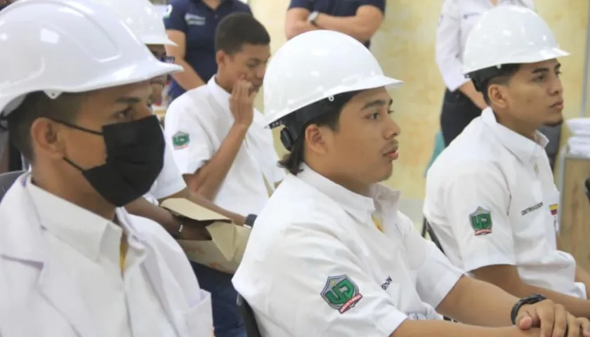 Jóvenes del programa ‘Vuelve y juega’.