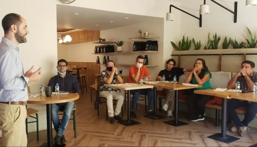 Juan Alejandro Tapia en uno de los talleres de 'Juego de palabras'.