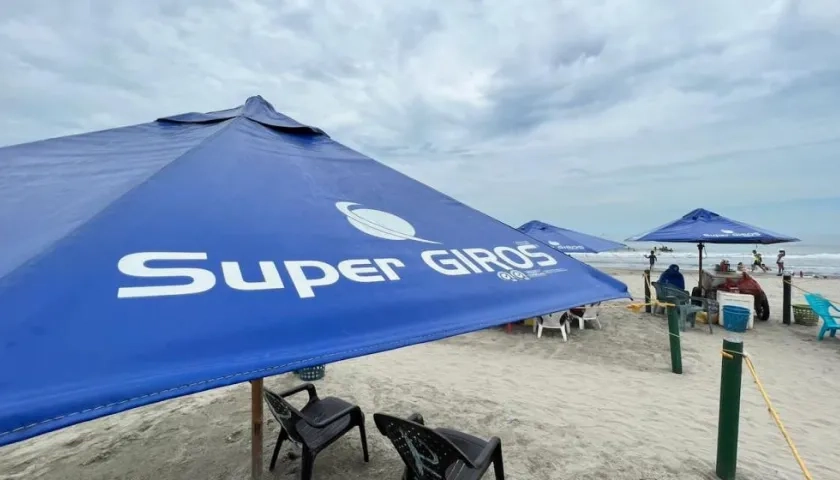 Carpas instaladas en las playas de Marbella.