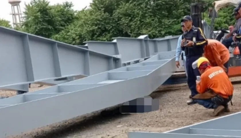 Estructura metálica que le cayó al pintor.