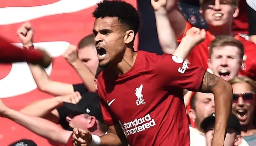 El colombiano Luis Díaz celebrando el primero de los dos goles anotados.