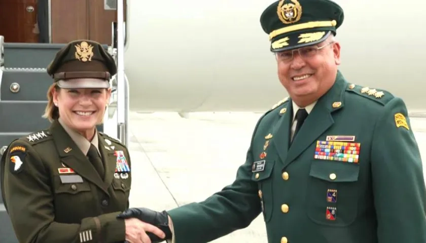El Comandante de las FF.MM, Helder Fernan Giraldo Bonilla, recibiendo a Laura J. Richardson, Comandante del Comando Sur de EE.UU.
