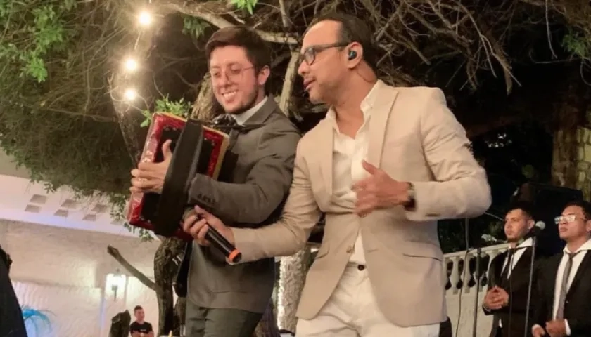 Acordeonero Luis León y cantante Wilfran Castillo.