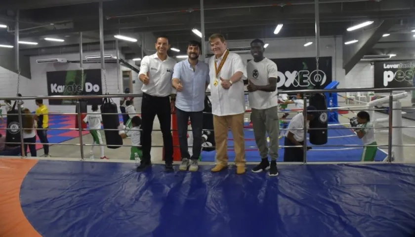 Gabriel Berdugo, el alcalde Jaime Pumarejo, Helmut Bellingrodt y Yuberjen Martínez.