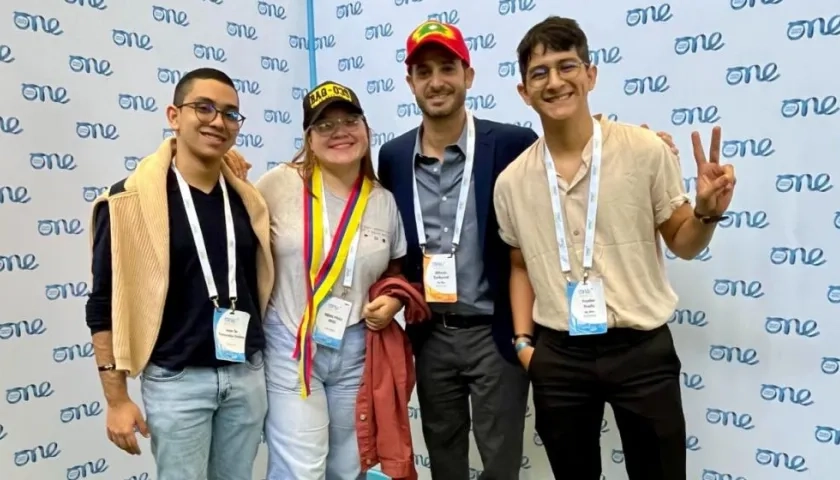 Jóvenes barranquilleros asistentes al congreso. 