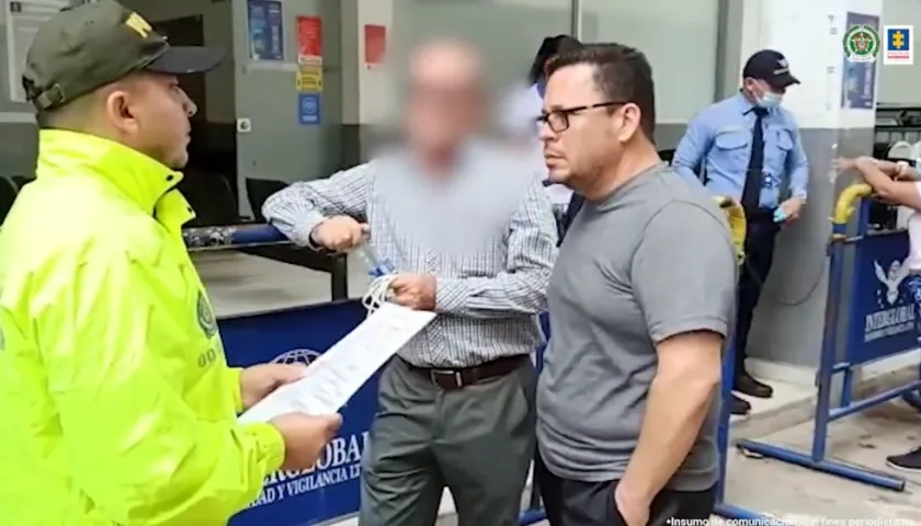 Momento de la entrega de Javier Enrique Márquez a la Fiscalía.