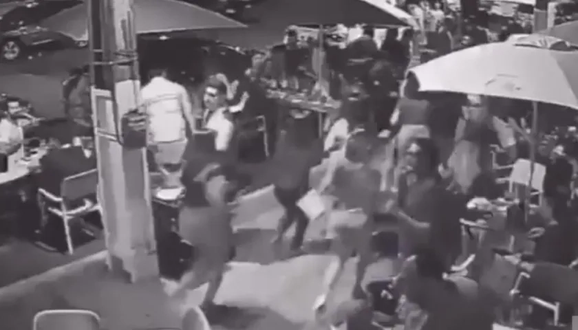 Las cámaras de seguridad captan el momento de la estampida.