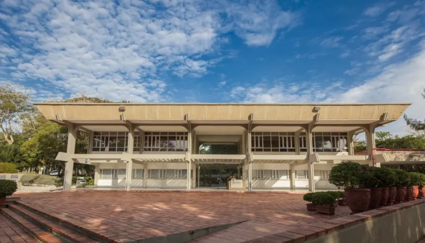 Fachada del edificio de rectoría de la Uninorte.