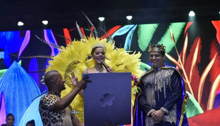 La Reina del Carnaval de la 44, Daniella Falcón y el Rey Momo, Tito Crissien.