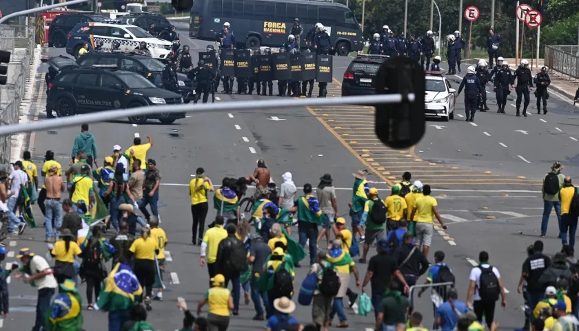 La revuelta este domingo de seguidores de Bolsonaro.