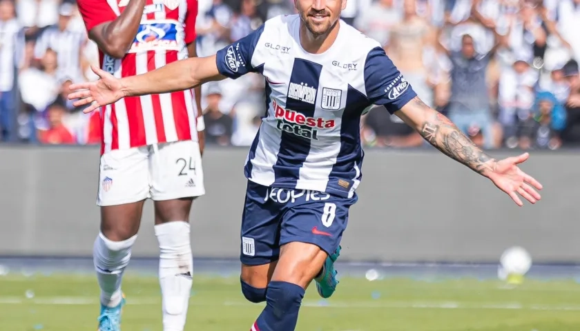 Gabriel Costa celebrando el segundo gol de los peruanos.