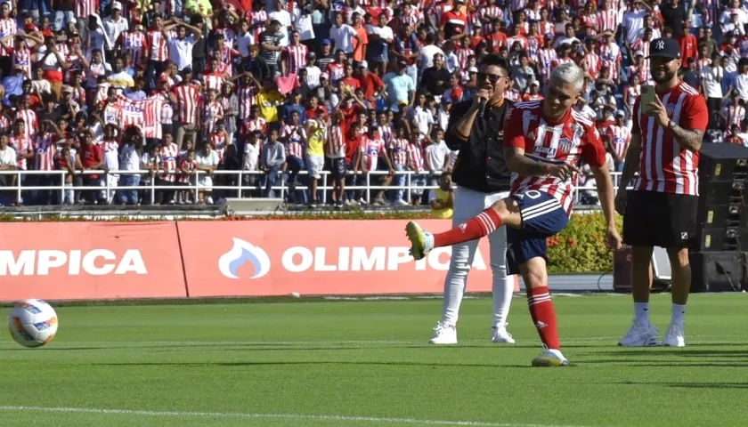 Juanfer Quintero ensayando un remate esta tarde en el Metropolitano.