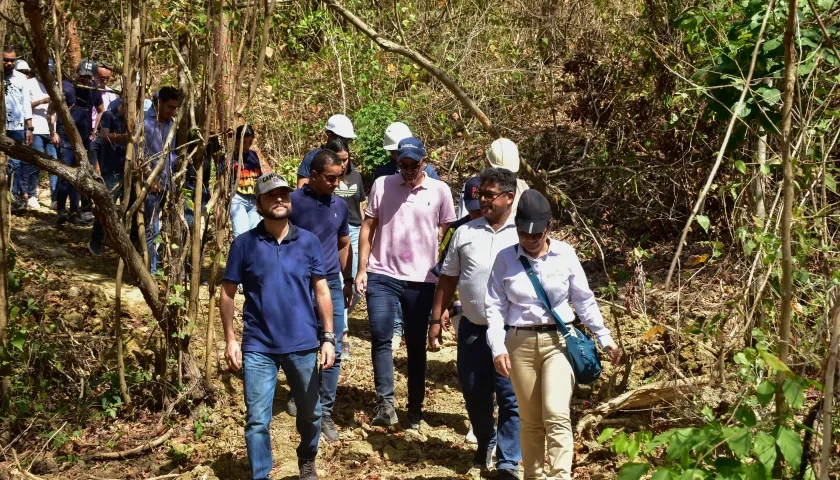 El Alcalde Jaime Pumarejo durante su inspección en las obras. 