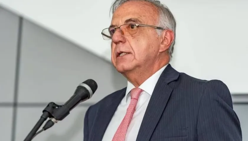 Iván Velásquez, Ministro de Defensa.