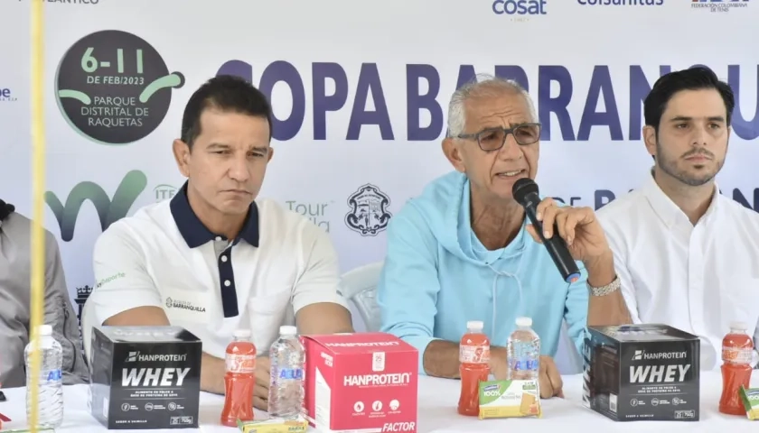 Gabriel Berdugo, Juan Abuchaibe y Luis Restrepo durante el lanzamiento del Mundial Juvenil de Tenis.