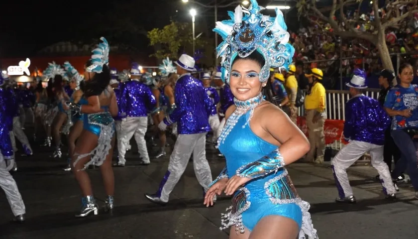 Uno de los grupos tradicionales que alcanzó a exhibirse durante el desfile.