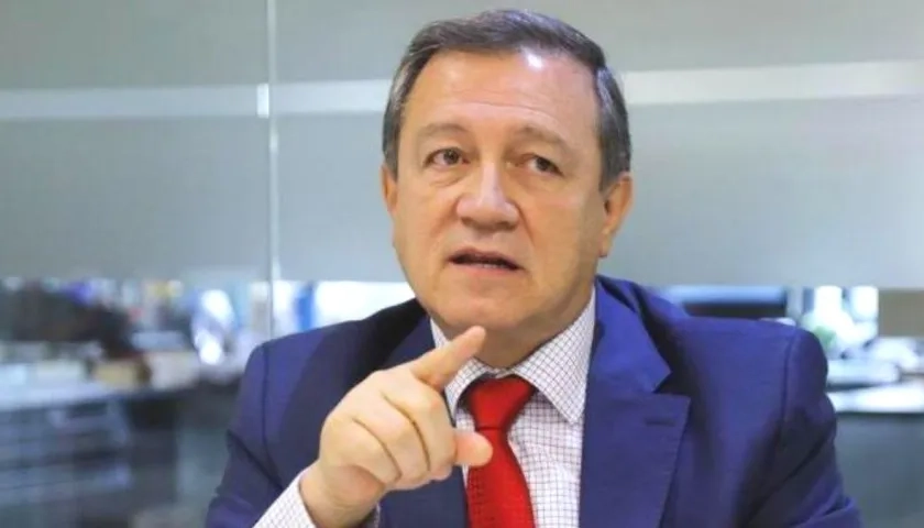 Exsenador Ernesto Macías.