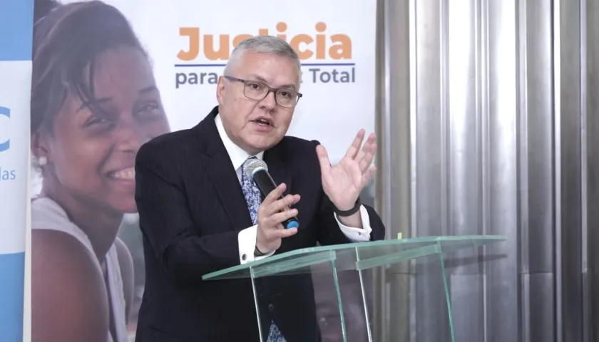 El Ministro de Justicia, Néstor Osuna.