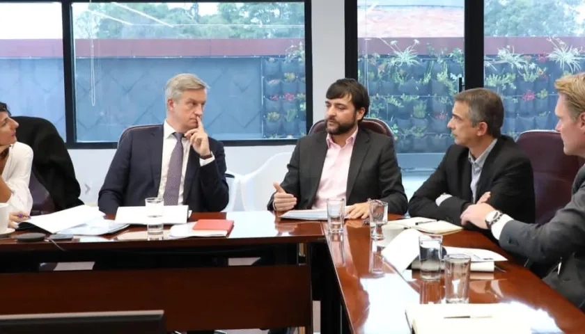 Reunión del alcalde Pumarejo con MinMinas