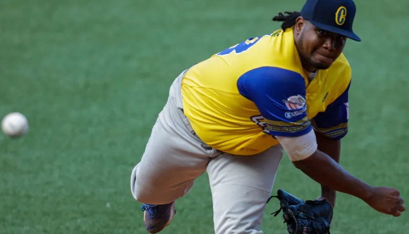 El dominicano Eduar López lanzó cinco innings y un tercio y fue el pitcher ganador.